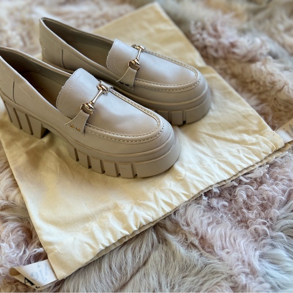 New York & Company Cream Platform Loafers with Gold Detail - Picture 2 of 6